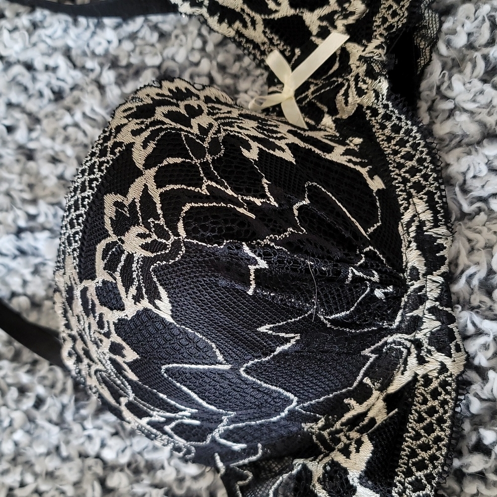 NWT Rene Rofe lace bra - Picture 2 of 4